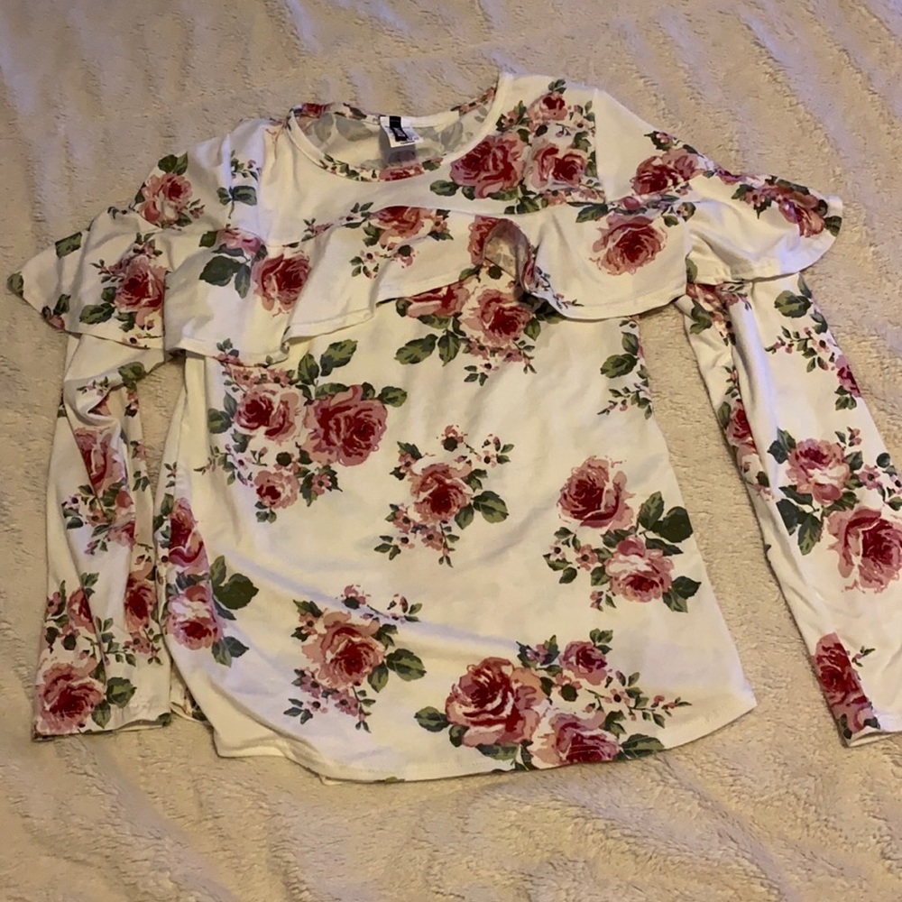 BOGO💕💕 large 14/16 floral top. So soft!!